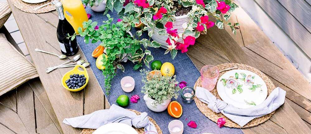 Wooden table with blue runner and citrus fruit décor